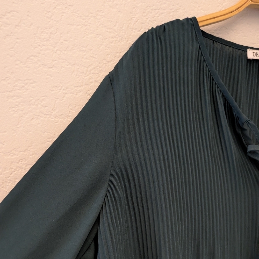 Daniel Rainn Forest Green Crinkle Long Sleeve Tassel Blouse Small - Picture 2 of 5